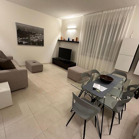 Casavale Elegante Residenza 108 Mq Max 7 Persone Apartment Piacenza Bagian luar foto
