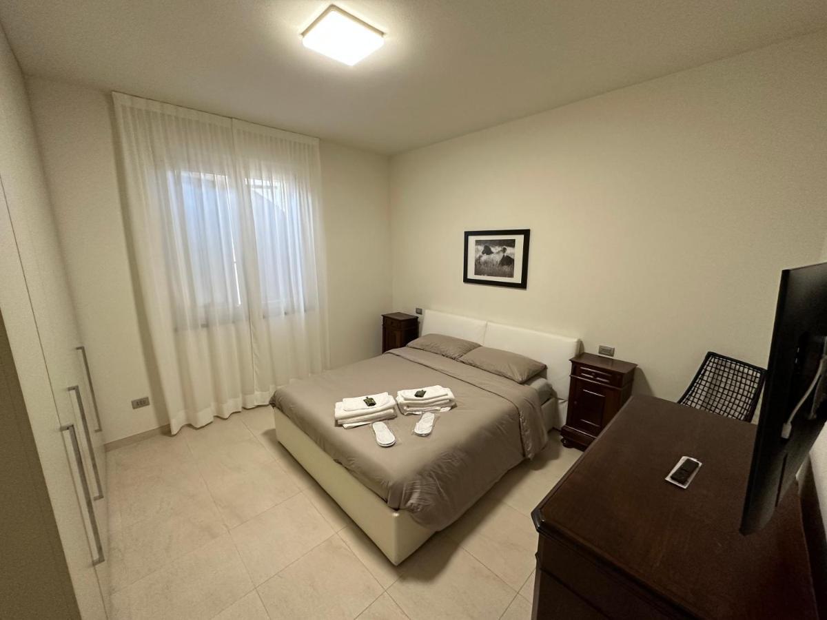 Casavale Elegante Residenza 108 Mq Max 7 Persone Apartment Piacenza Bagian luar foto