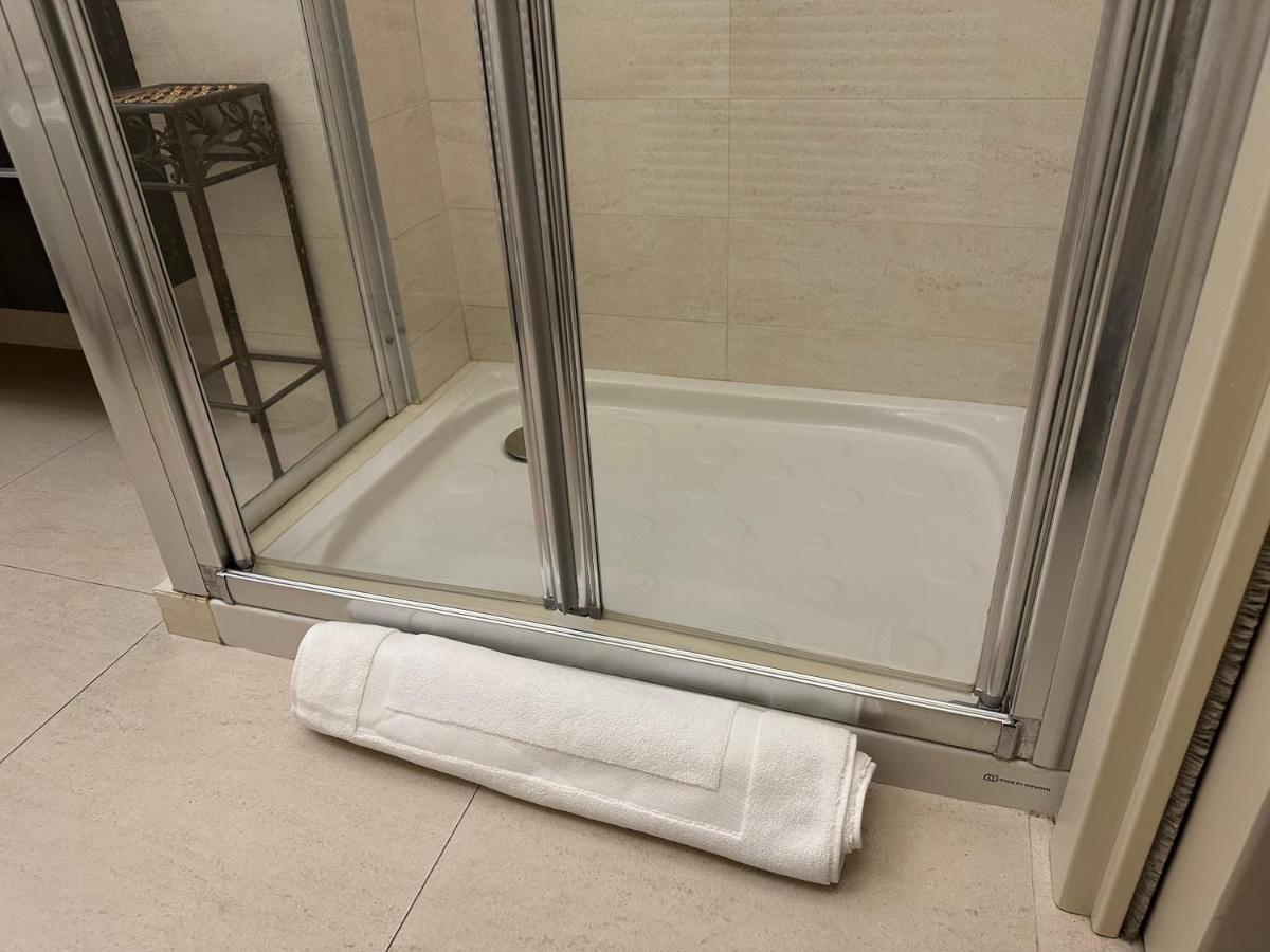 Casavale Elegante Residenza 108 Mq Max 7 Persone Apartment Piacenza Bagian luar foto
